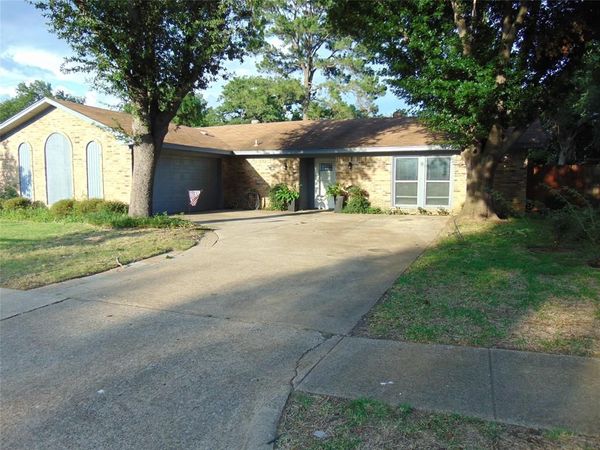 5420 Kings Manor Drive , Lake Dallas, TX 75065
