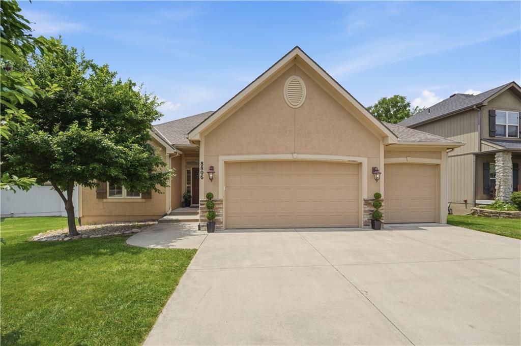 8806 N Norton Avenue, Kansas City, MO 64156 Main Photo