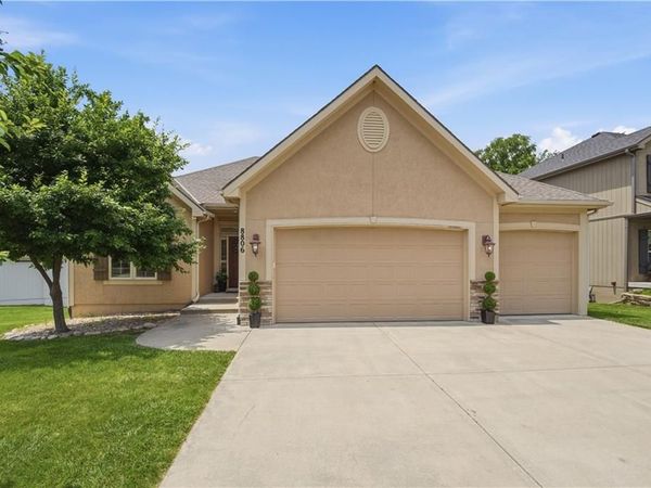 8806 N Norton Avenue, Kansas City, MO 64156