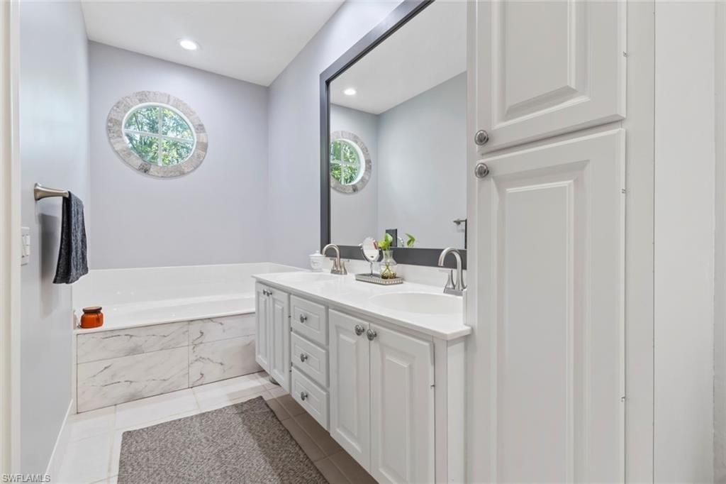 6112 Towncenter Cir, Naples, FL 34119 Photo