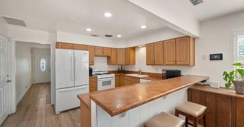 6039 Mcmahon Dr, Sacramento, CA 95824 Photo
