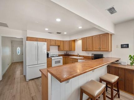 6039 Mcmahon Dr, Sacramento, CA 95824 Photo