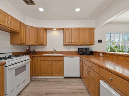 6039 Mcmahon Dr, Sacramento, CA 95824 Photo