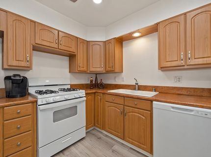 6039 Mcmahon Dr, Sacramento, CA 95824 Photo