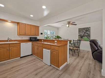 6039 Mcmahon Dr, Sacramento, CA 95824 Photo