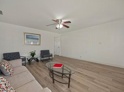 6039 Mcmahon Dr, Sacramento, CA 95824 Photo