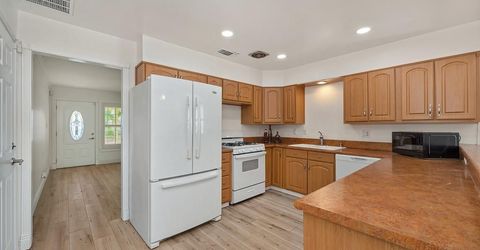 6039 Mcmahon Dr, Sacramento, CA 95824 Photo