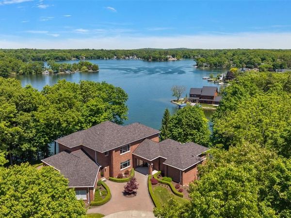 781 Windy Fields Court, Addison Twp, MI 48367