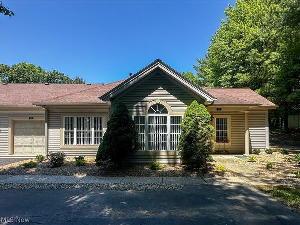 7 Woodland Chase Boulevard, Niles, OH 44446