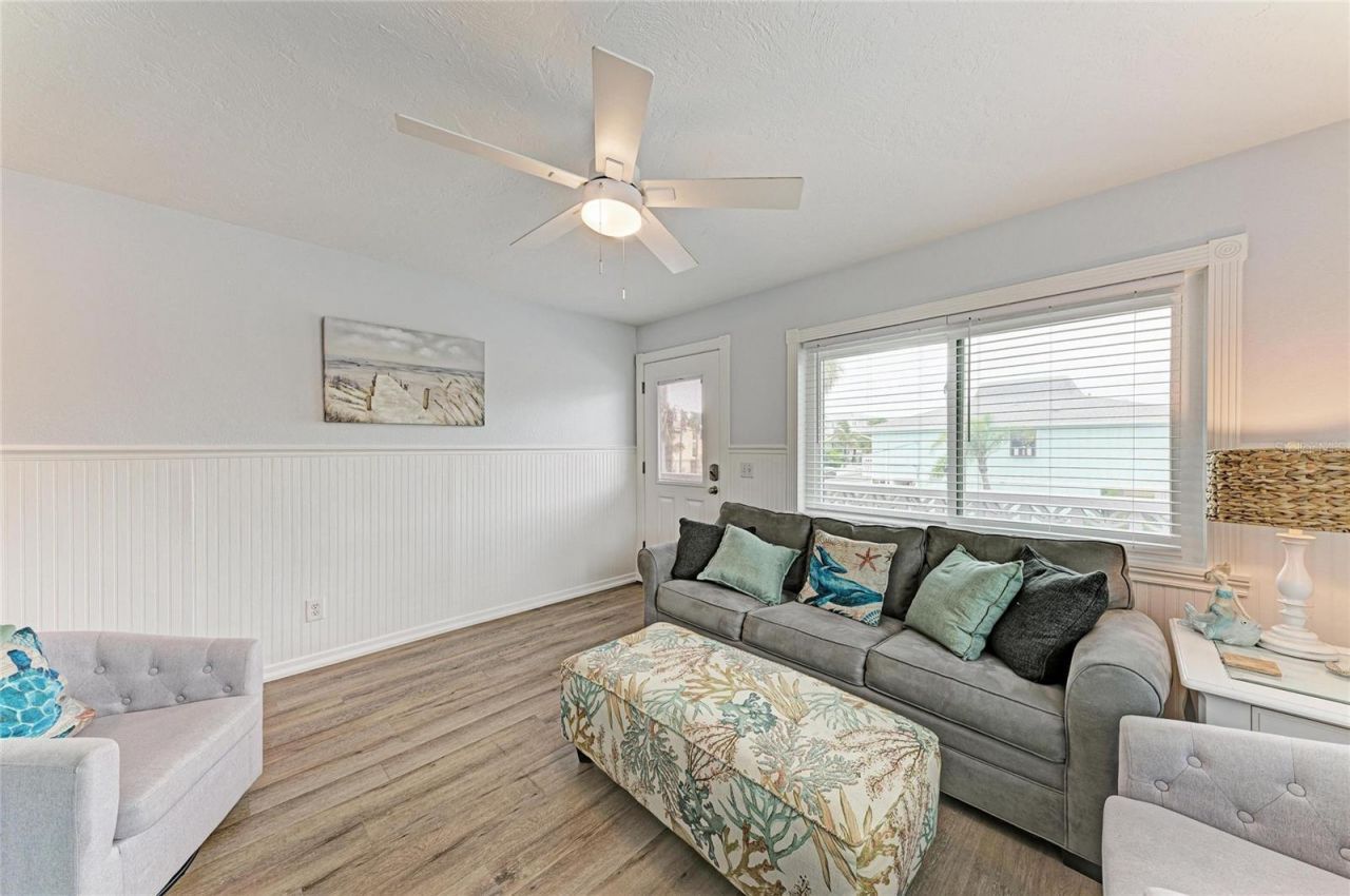 101 25th Street N, Unit 3, Bradenton Beach, FL 34217 Photo