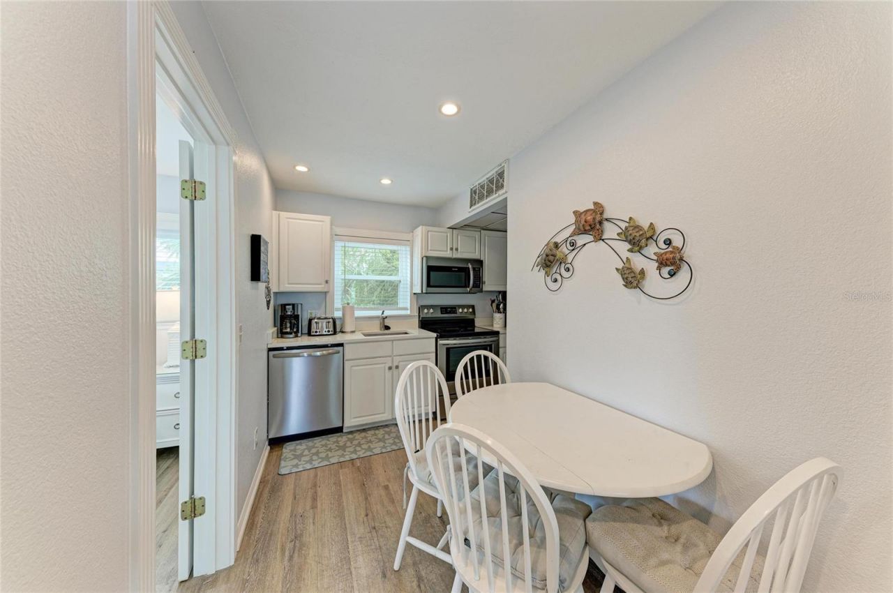 101 25th Street N, Unit 3, Bradenton Beach, FL 34217 Photo