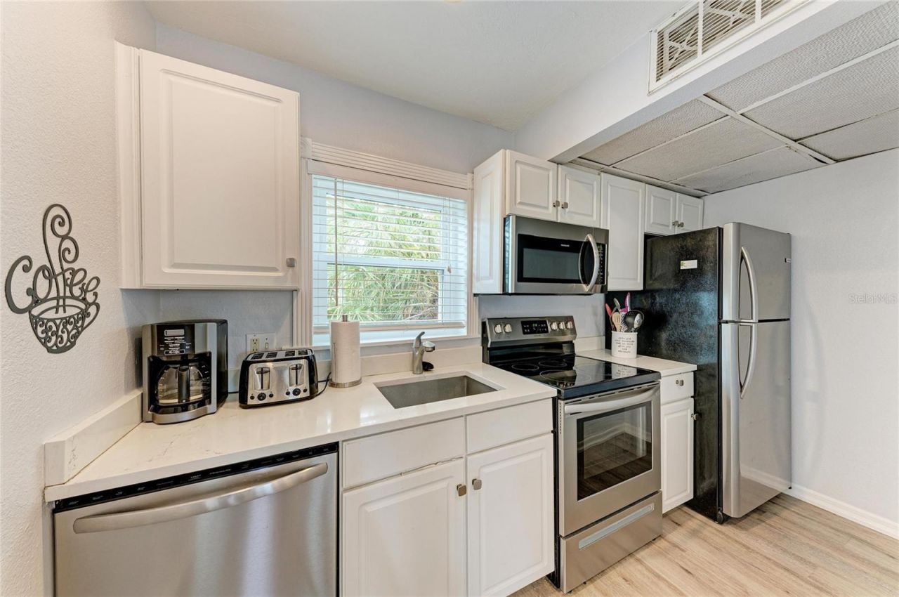 101 25th Street N, Unit 3, Bradenton Beach, FL 34217 Photo