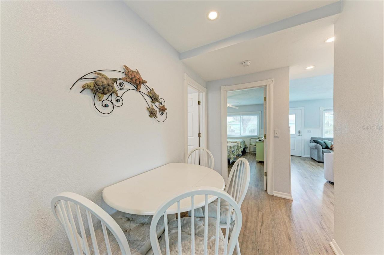 101 25th Street N, Unit 3, Bradenton Beach, FL 34217 Photo