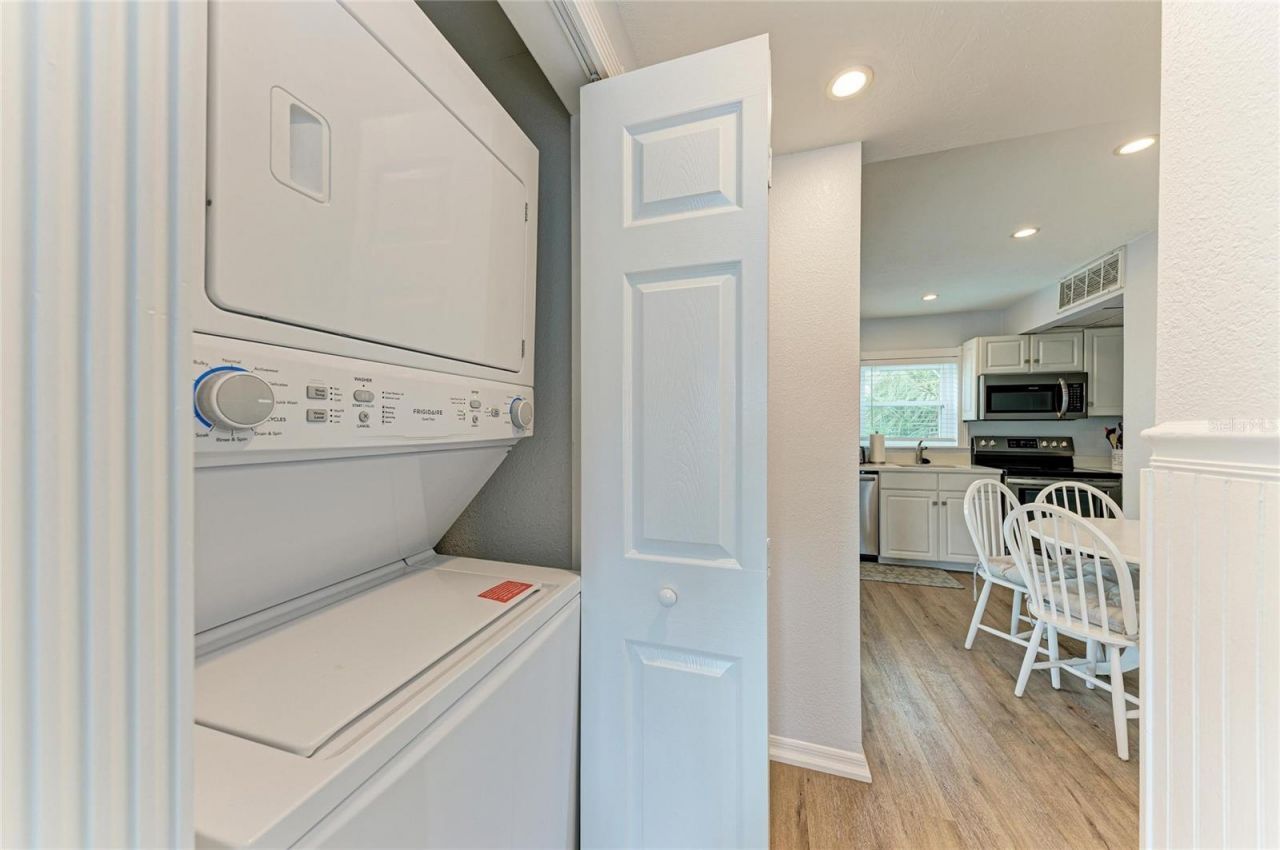101 25th Street N, Unit 3, Bradenton Beach, FL 34217 Photo