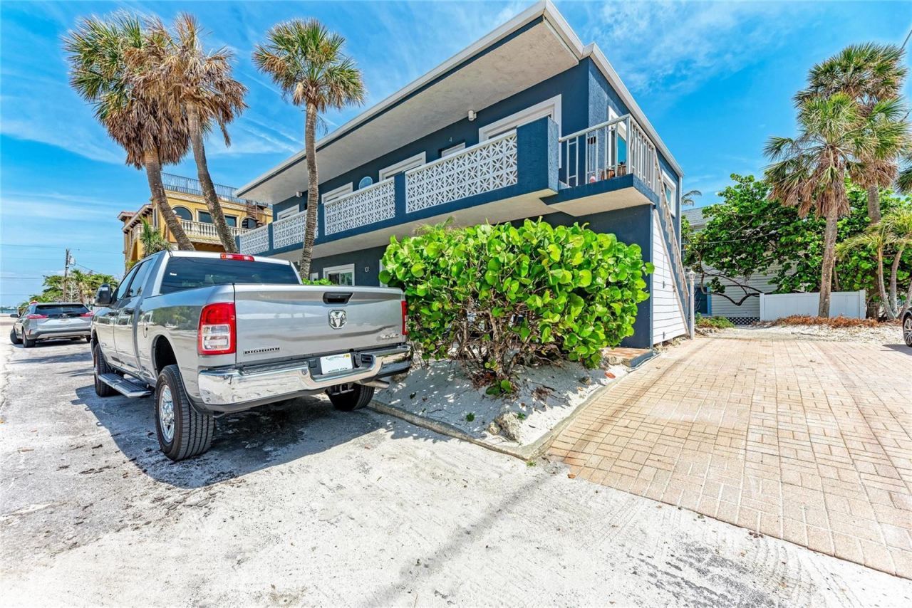 101 25th Street N, Unit 3, Bradenton Beach, FL 34217 Photo