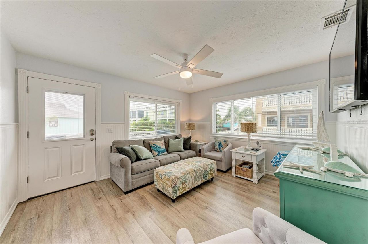 101 25th Street N, Unit 3, Bradenton Beach, FL 34217 Photo