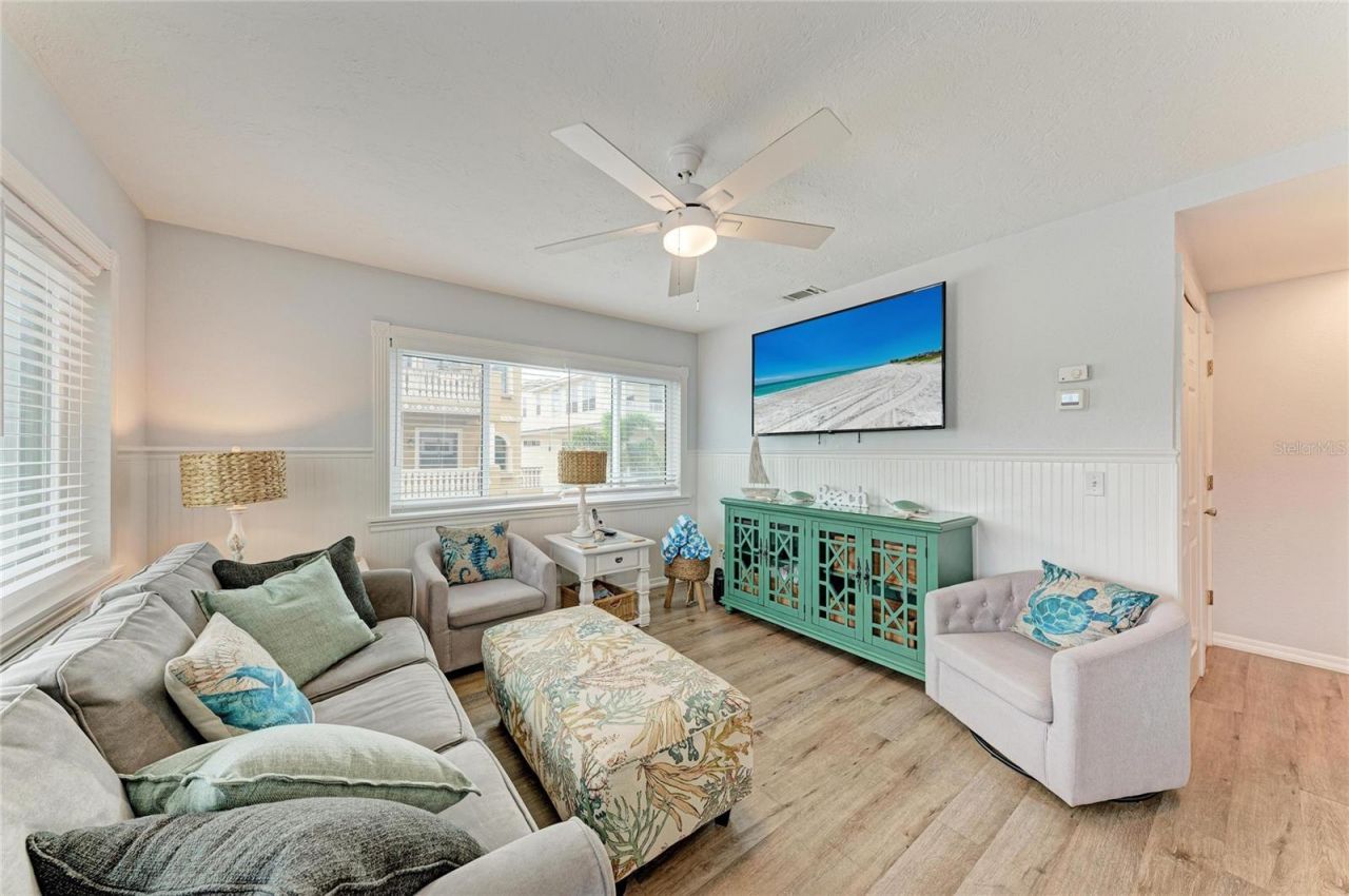 101 25th Street N, Unit 3, Bradenton Beach, FL 34217 Photo