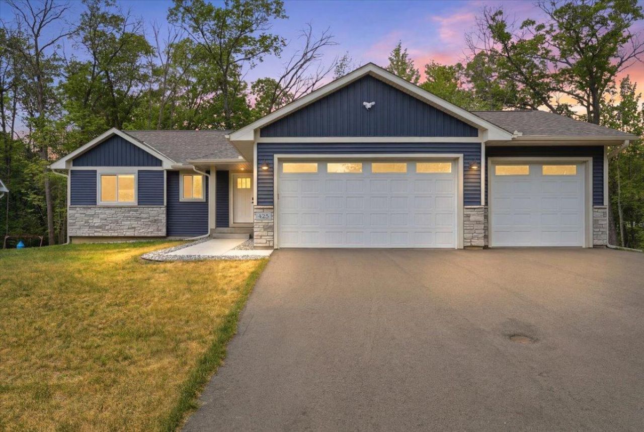 425 Knollwood Avenue , Saint Croix Falls, WI 54024
