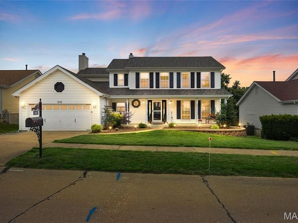 1215 Summerpoint Lane, Fenton, MO 63026
