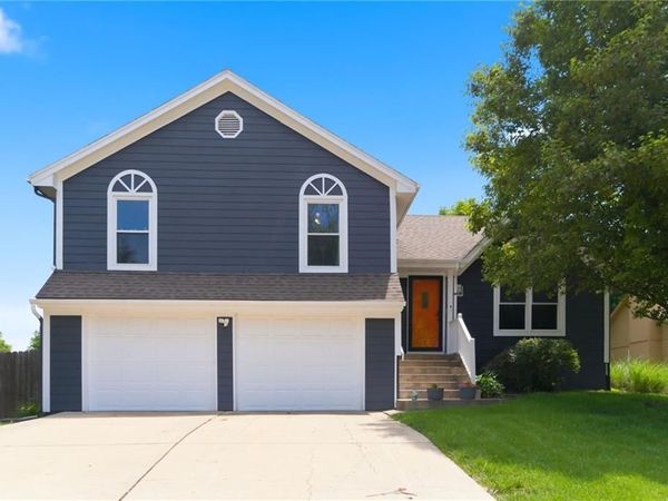 1012 NW Pennington Place, Blue Springs, MO 64015