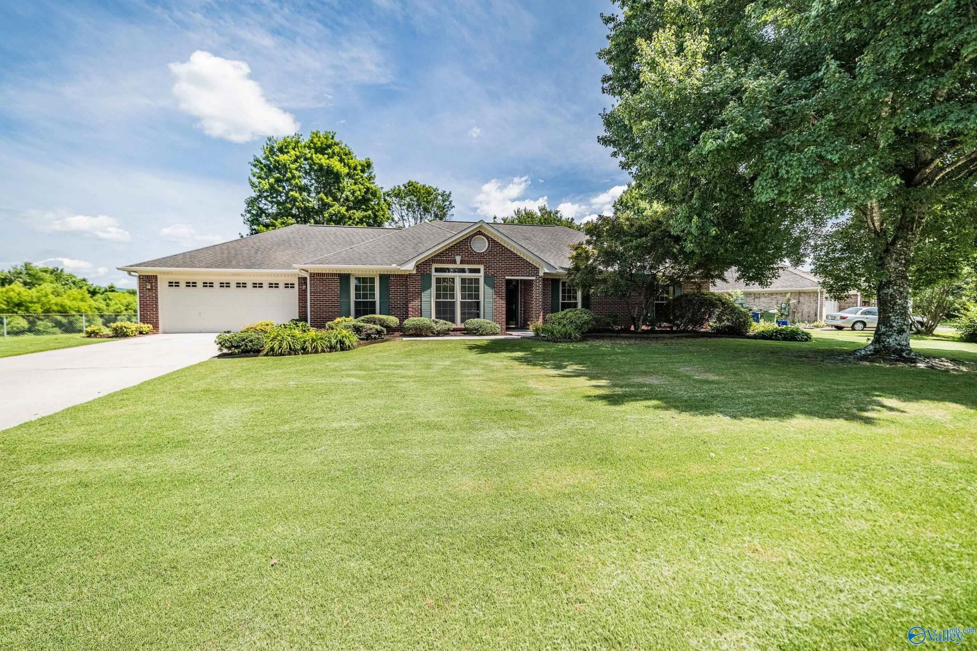 2378 Villaret Drive Sw, Huntsville, AL 35803 Main Photo
