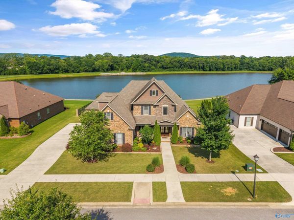 7576 Parktrace Lane SE, Owens Cross Roads, AL 35763