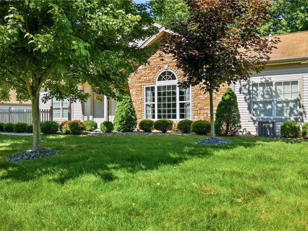 246 Stonegate Blvd , Hermitage, PA 16148