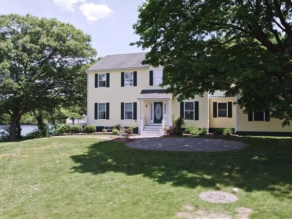 53 Farm St, Blackstone, MA 01504