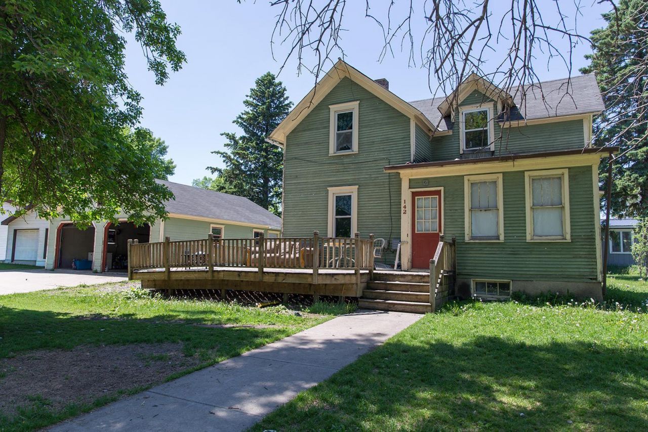 142 NE 3rd Street , Buffalo Lake, MN 55314