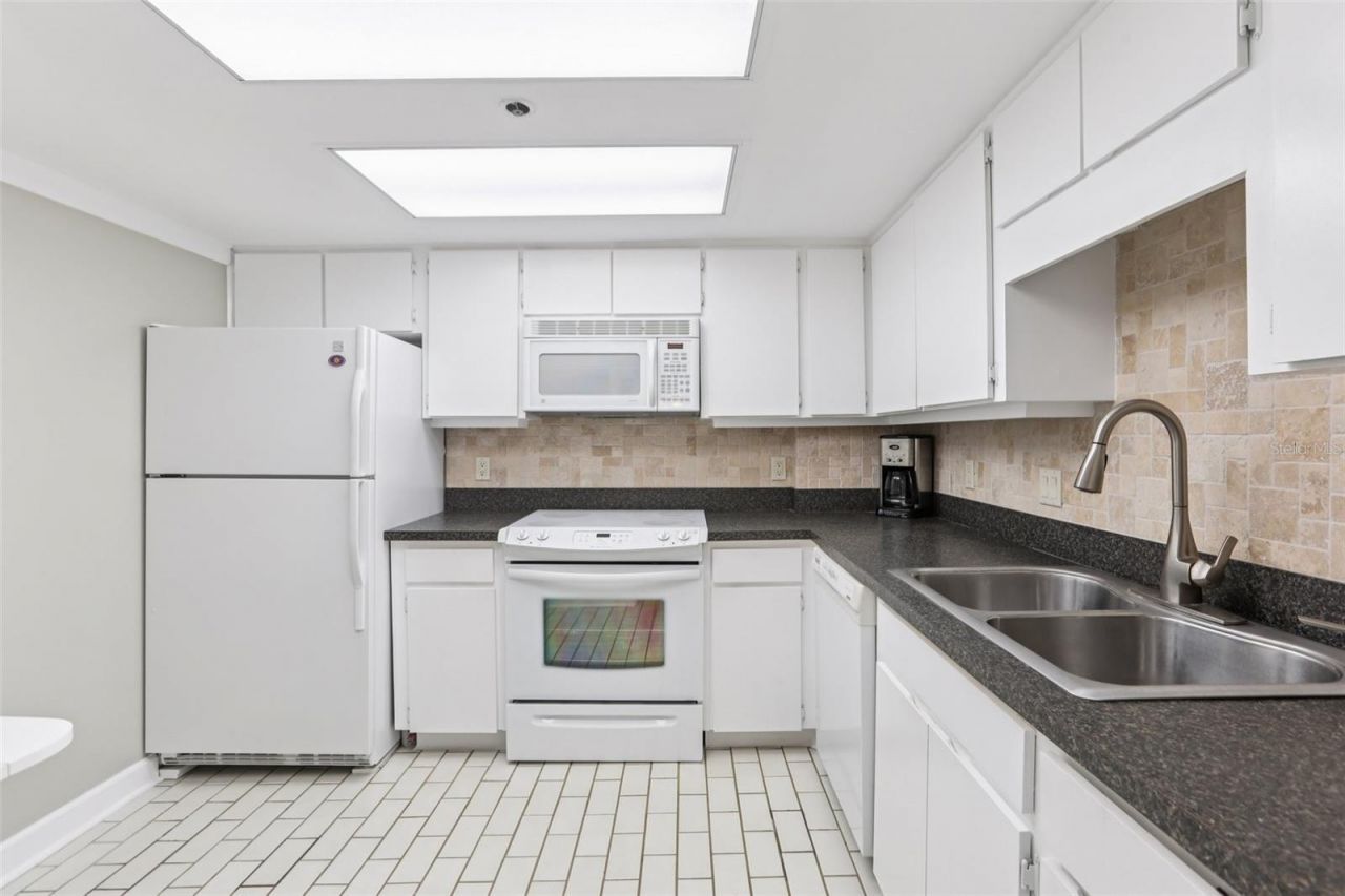 1 Key Capri, Unit 302E, Treasure Island, FL 33706 Photo