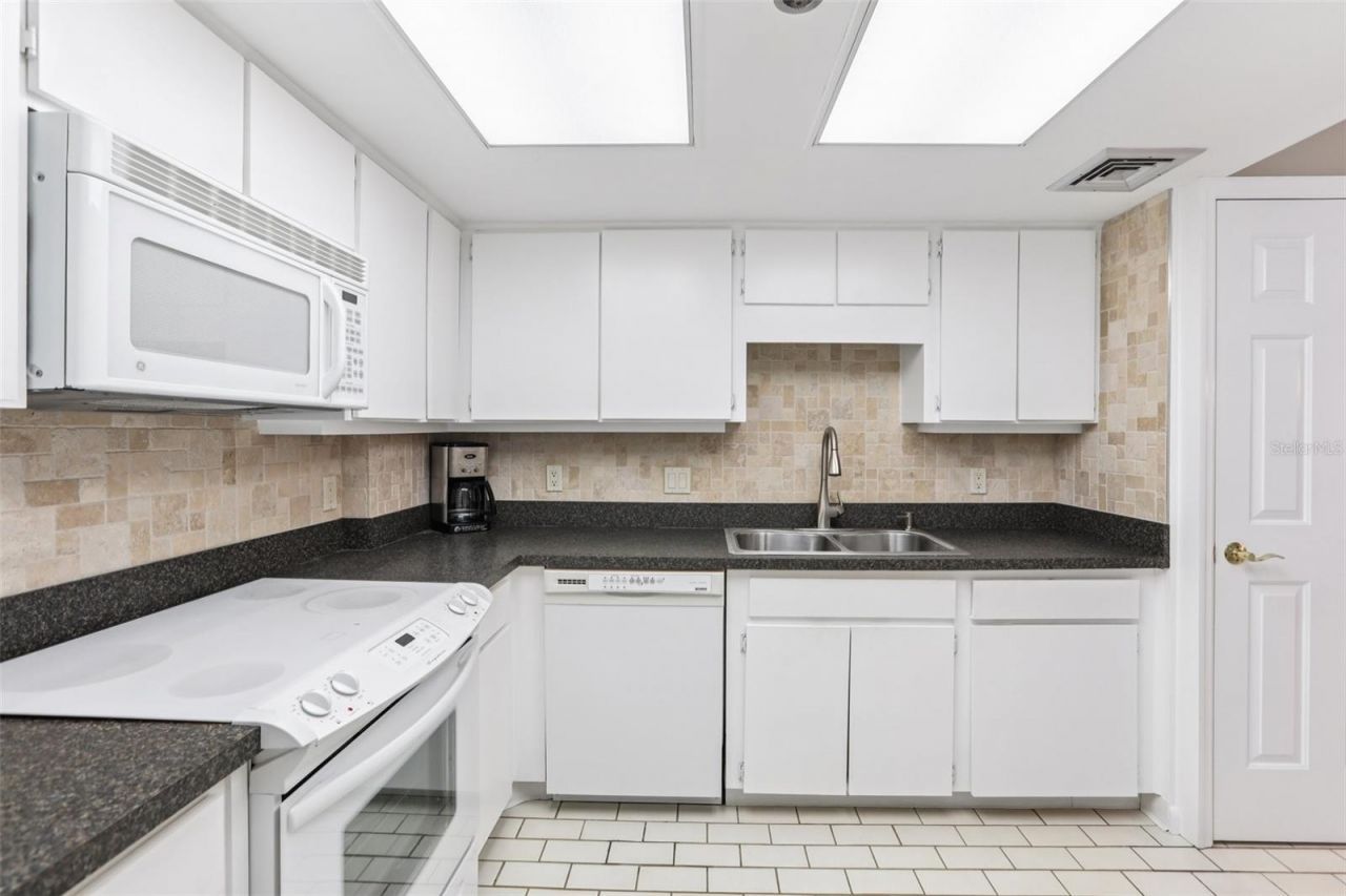 1 Key Capri, Unit 302E, Treasure Island, FL 33706 Photo