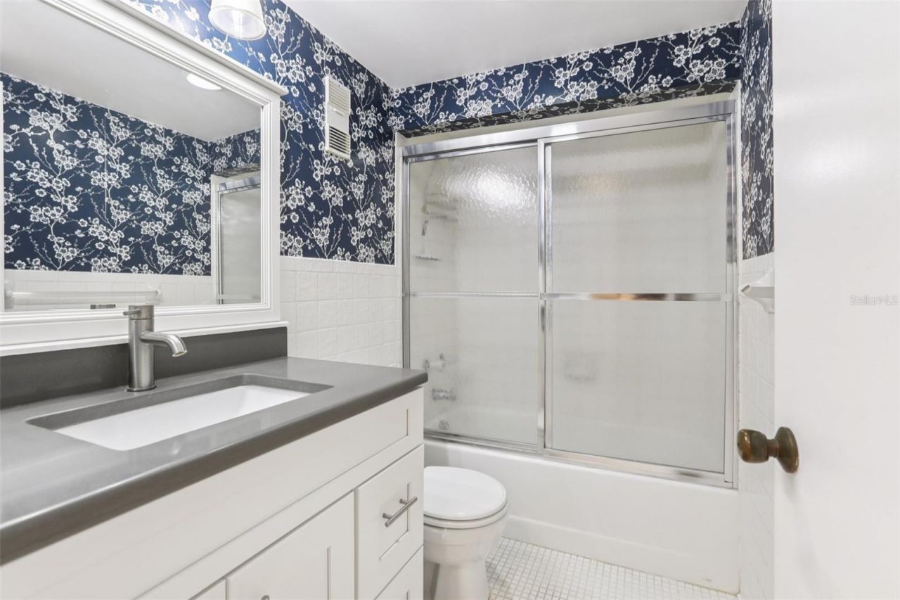 1 Key Capri, Unit 302E, Treasure Island, FL 33706 Photo
