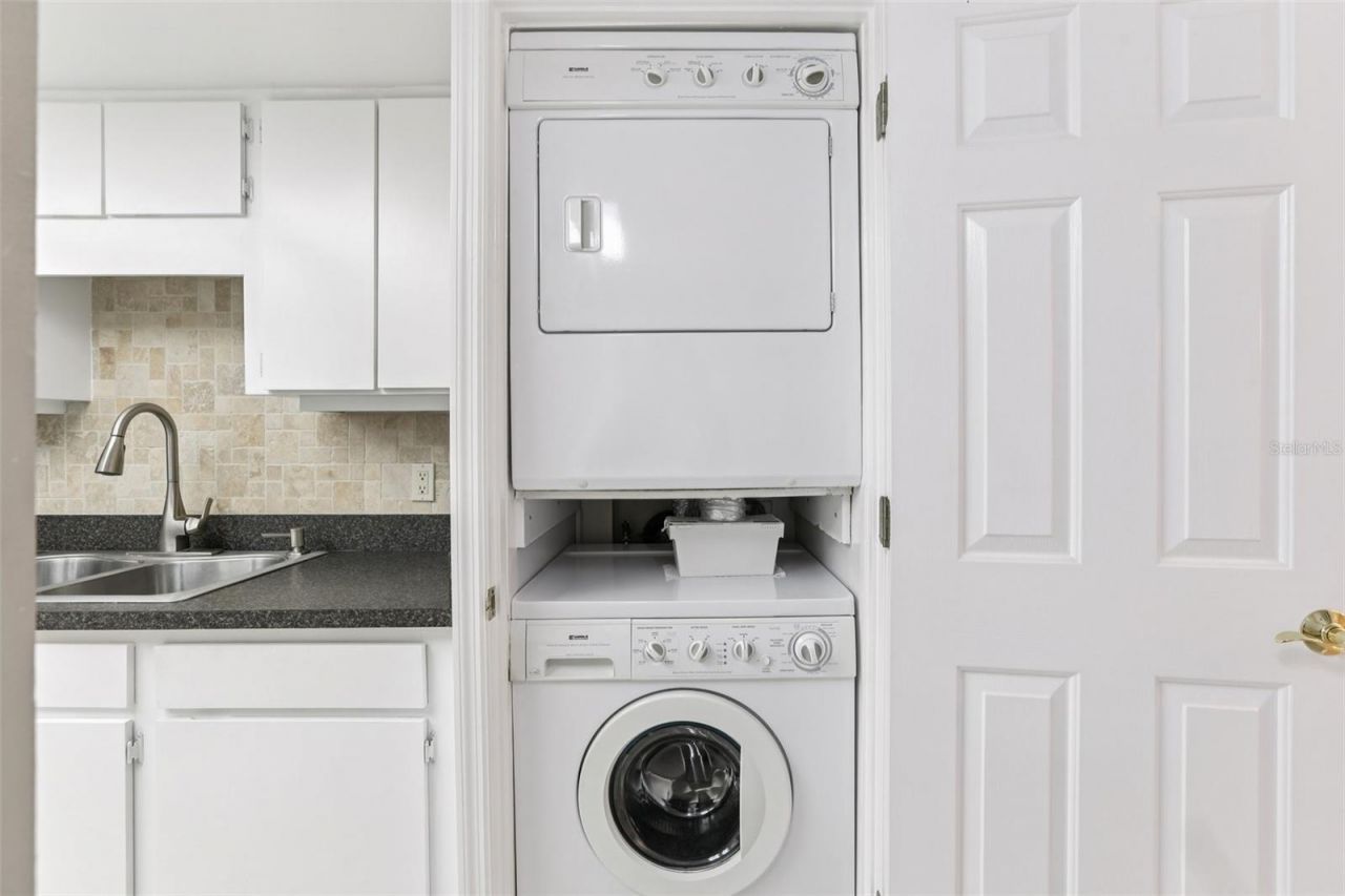 1 Key Capri, Unit 302E, Treasure Island, FL 33706 Photo