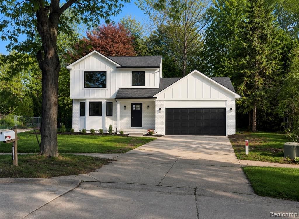 12602 Beresford Drive, Sterling Heights, MI 48313 Main Photo