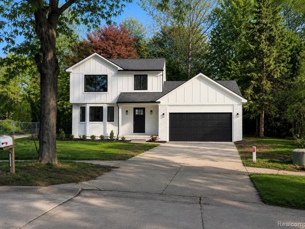 12602 Beresford Drive, Sterling Heights, MI 48313
