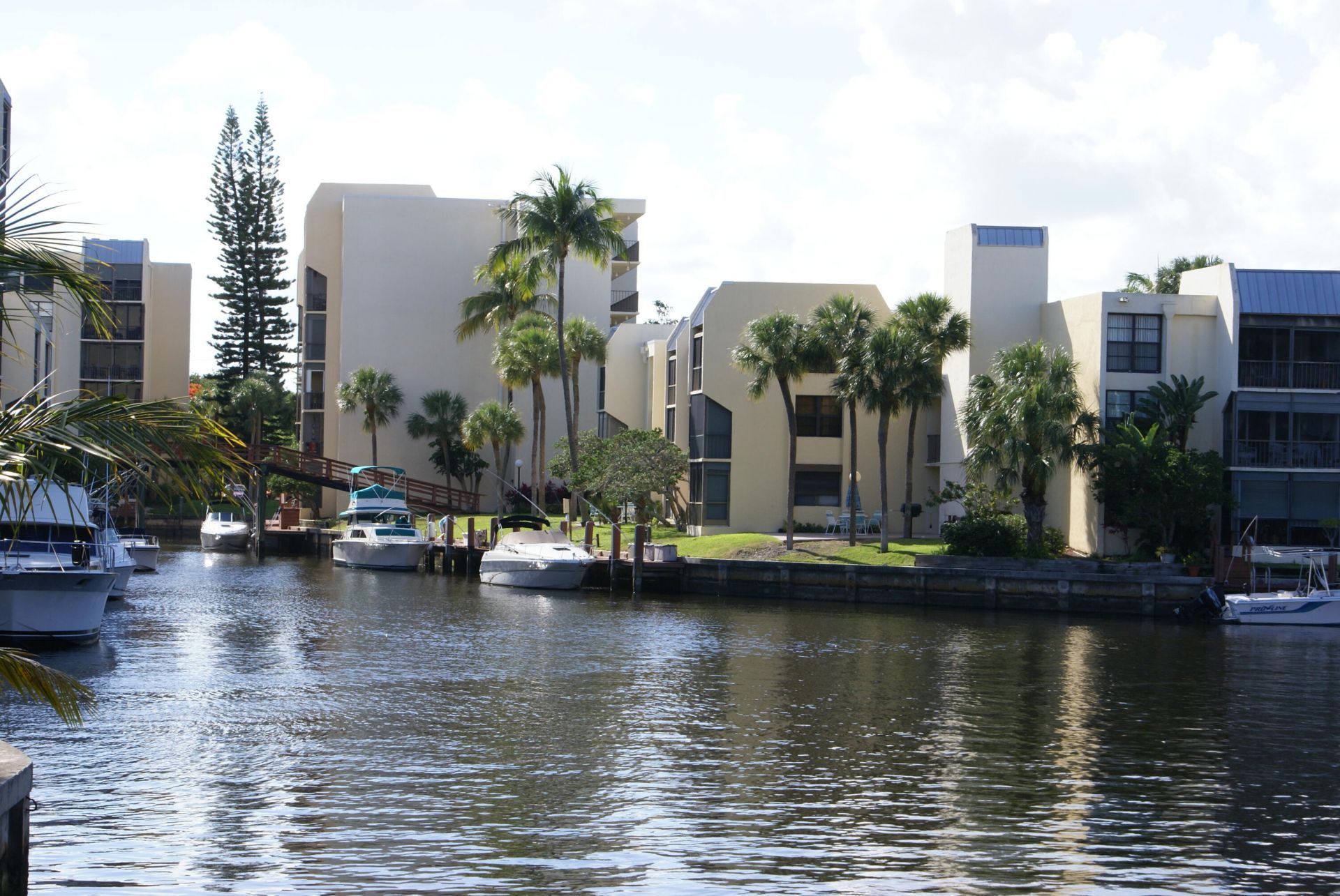 1 Royal Palm Way, Unit 201, Boca Raton, FL 33432 Photo