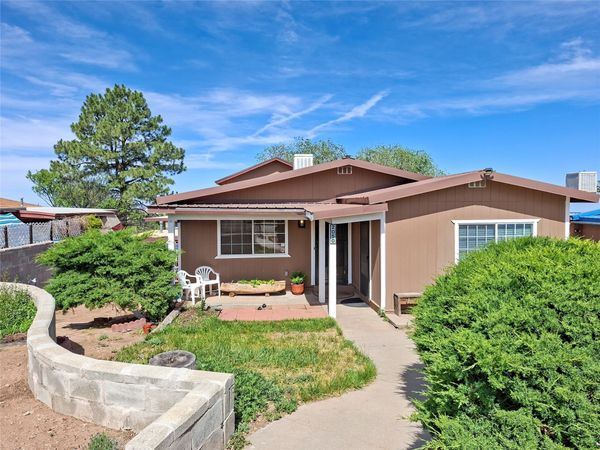 2050 Calle Lorca , Santa Fe, NM 87505