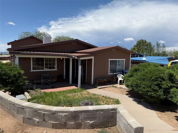 2050 Calle Lorca , Santa Fe, NM 87505
