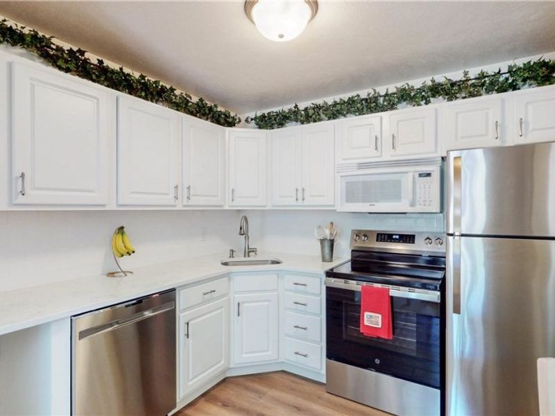 709 Gold Leaf Court, Streetsboro, OH 44241 Photo 4