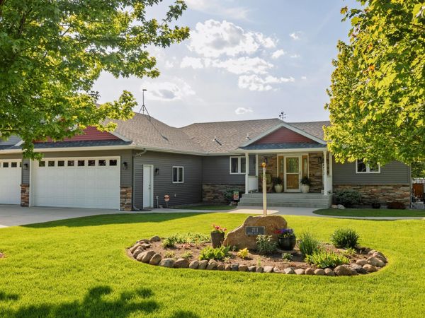 2111 Robins Nest SE, Alexandria, MN 56308