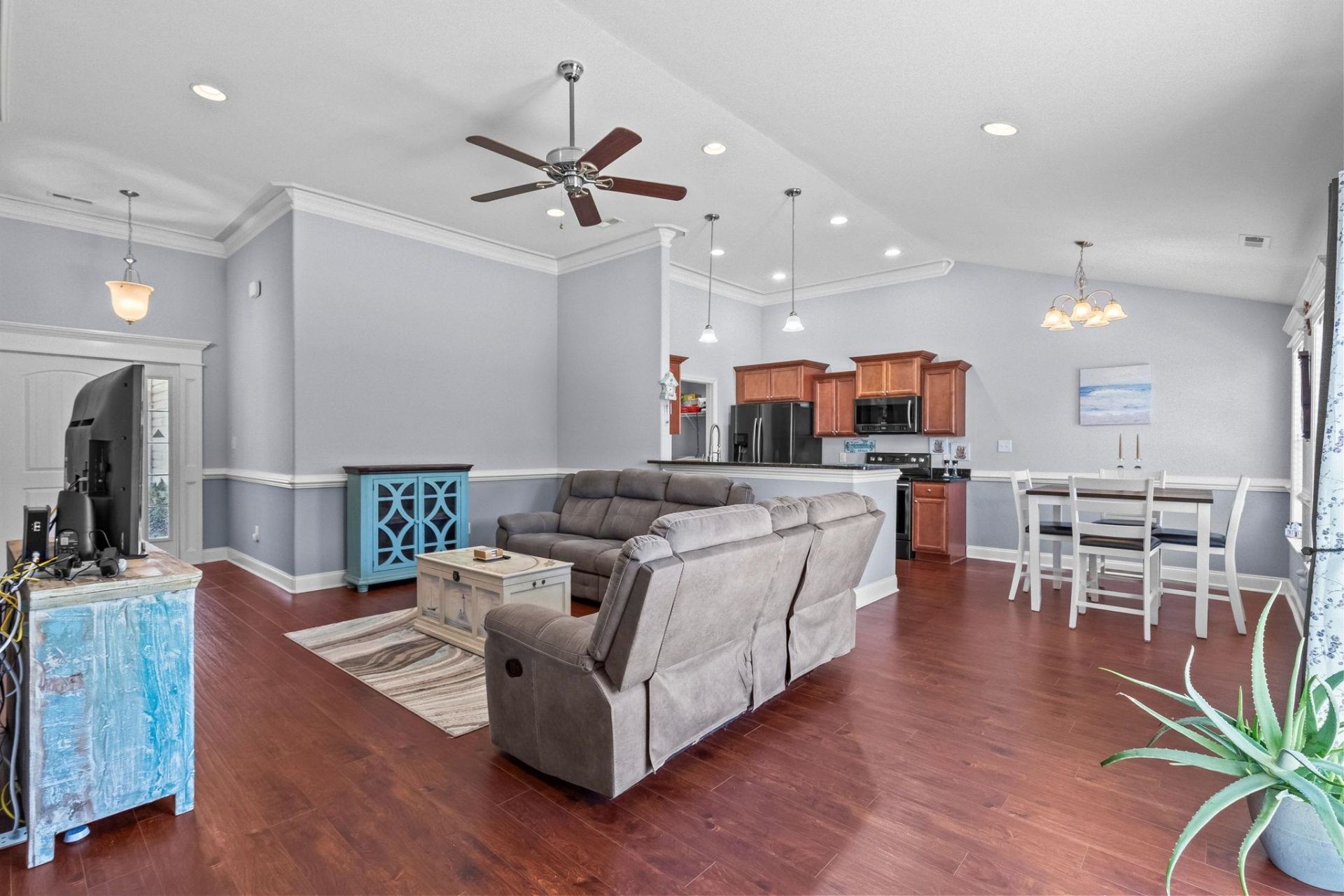 405 Bristlecone St. Photo 12
