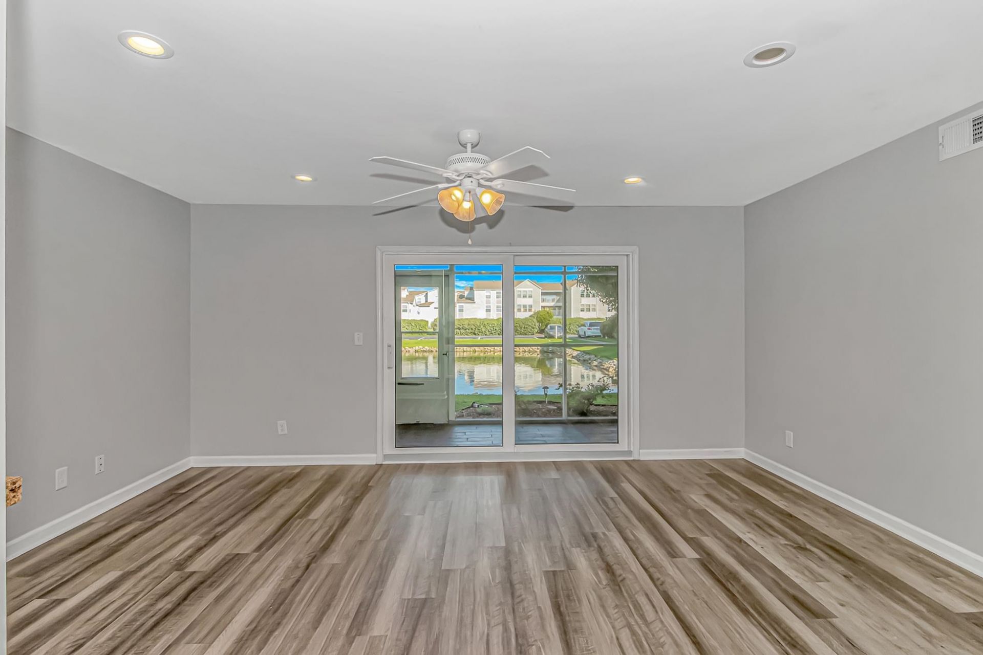 2258 Clearwater Dr. Photo 4