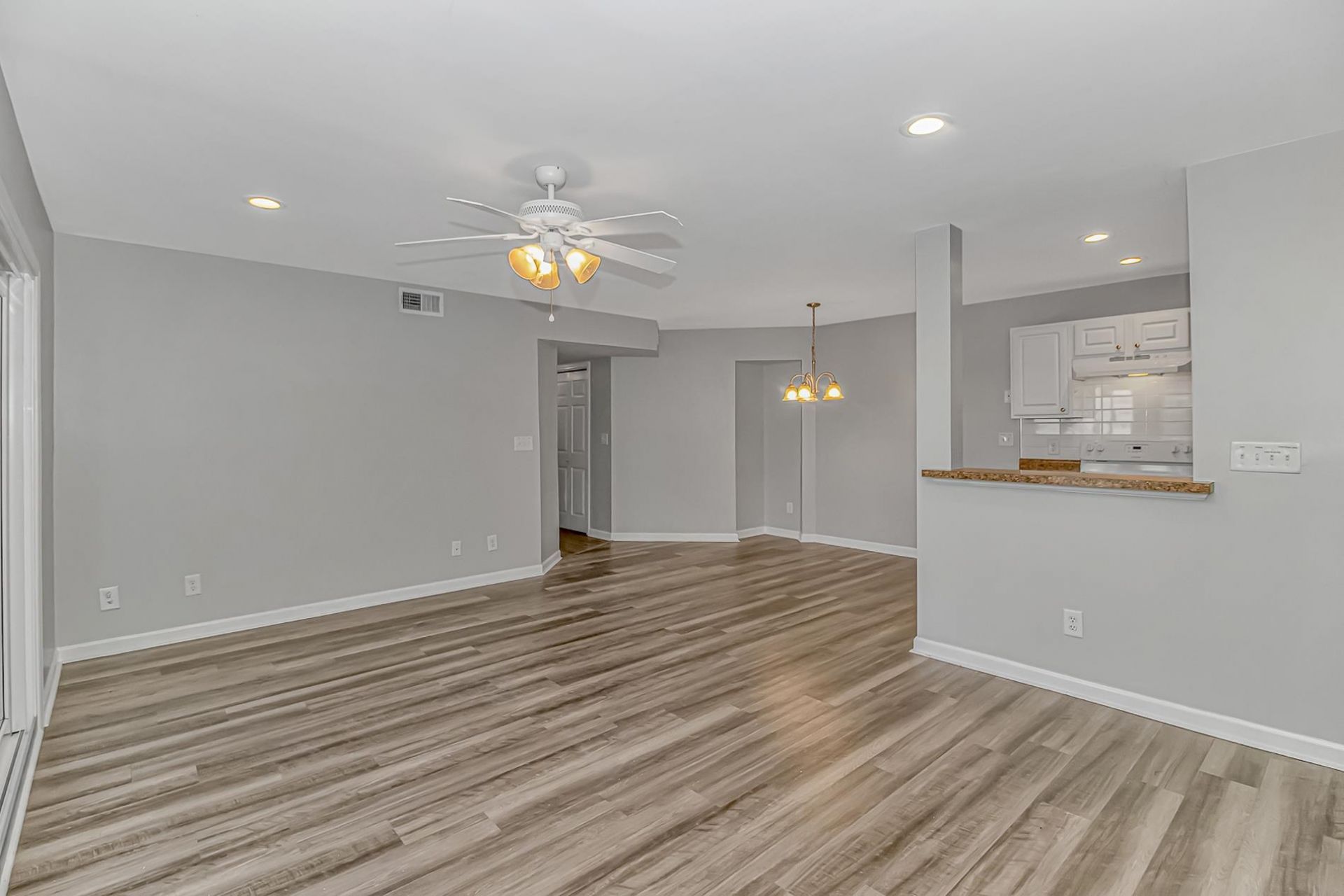 2258 Clearwater Dr.  Photo 6