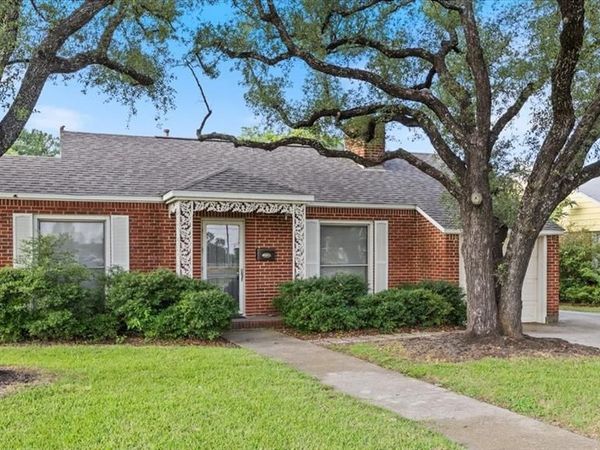 6321 Calmont Avenue , Fort Worth, TX 76116