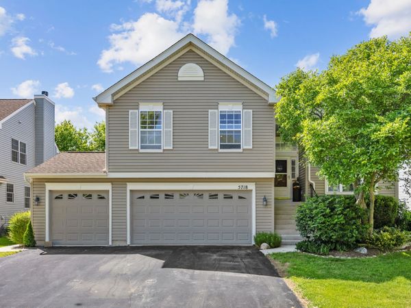 5718 Breezeland Road , Carpentersville, IL 60110