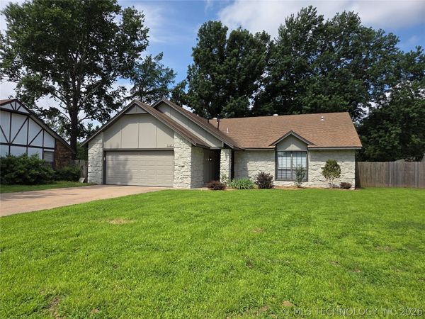 11612 S 100th East Avenue , Bixby, OK 74008