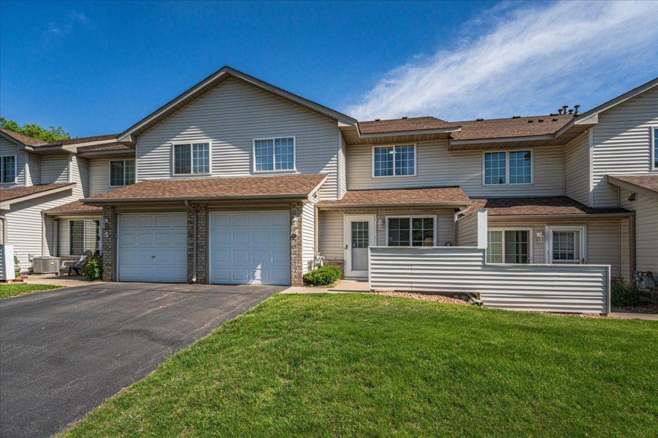 2775 W Ranchview Lane N, Plymouth, MN 55447