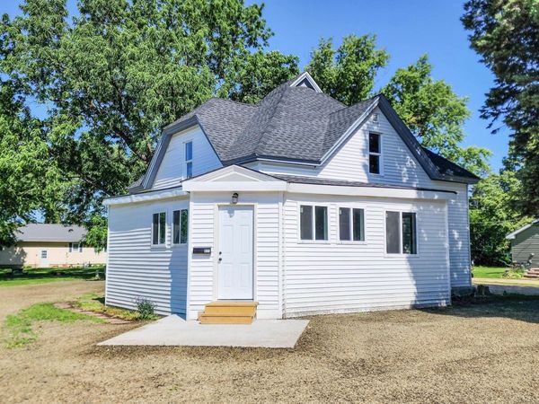 825 Jackson Street, Lamont, IA 50650