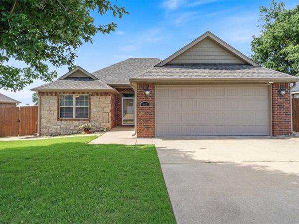 402 W Worchester , Siloam Springs, AR 72761