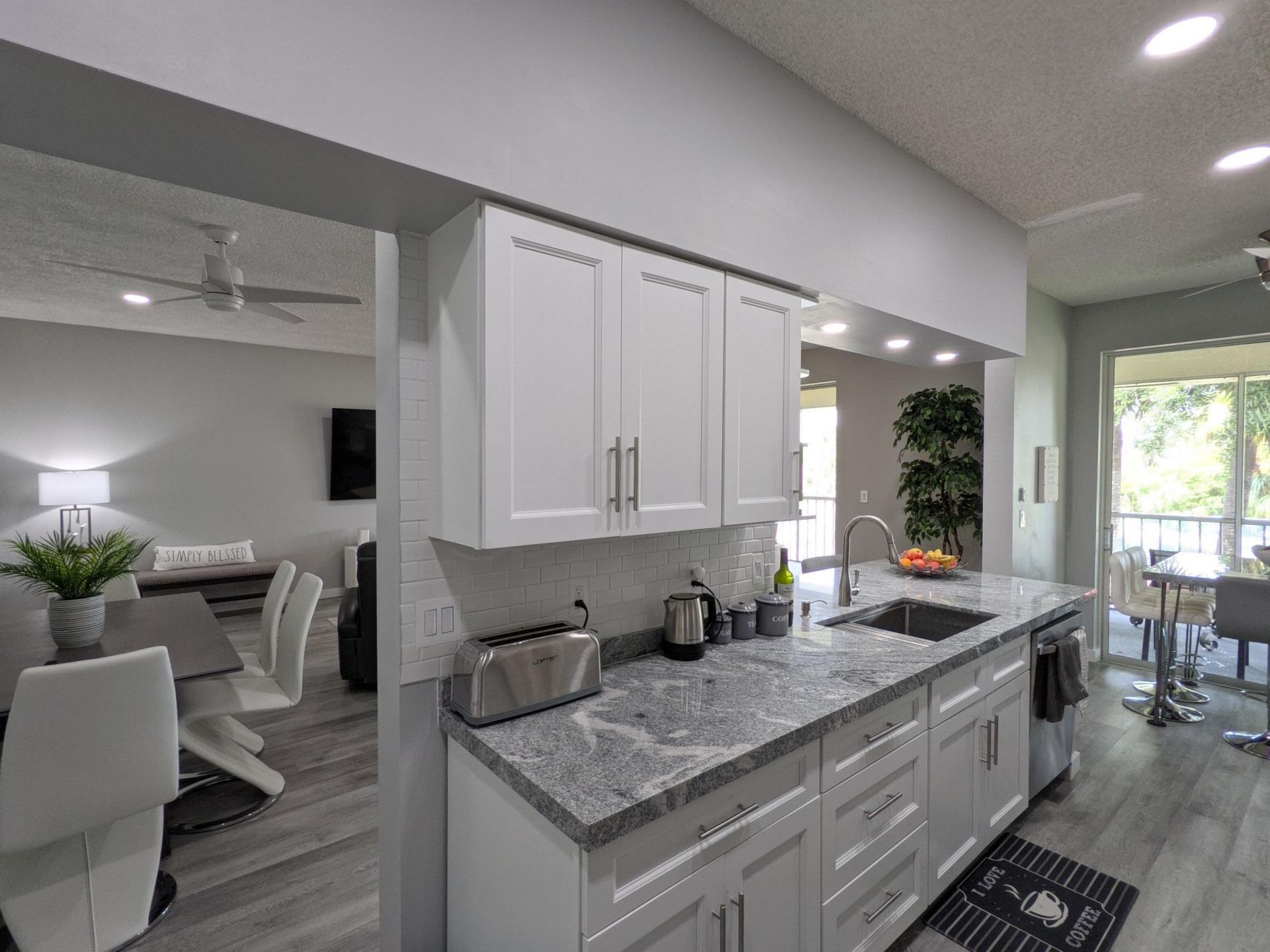 105 Half Moon Circle, Unit F2, Hypoluxo, FL 33462 Photo